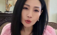 50多岁都不放过？继手伸裤事件后，又有一女星承认被骚扰，圈内大佬口味真重！
