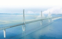 一架晴虹跨海通