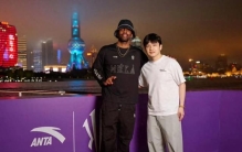 樊振东与欧文合影引发热议，网友：全世界影响力最大的现役队员
