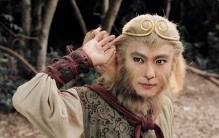 演员张卫健：被父亲打到窒息，两度丧子后，他做出了最正确的决定