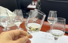 市面上公认最好喝的中端白酒排行榜单：这5款待客、宴请都有面
