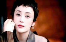 出道25年零绯闻，美貌不输一线，她才是娱乐圈最“傻”的女演员？