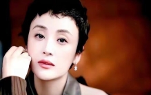 出道整整二十五年一直零绯闻，美貌不输圈内一线女星，她才是娱乐圈最傻的女演员