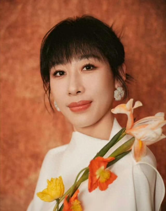 任素汐拒绝被捧杀:全网拉踩女星成风,她一句话戳破娱乐圈最丑陋真相