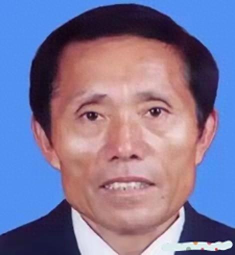 12户分红想独吞?文盲村支书一句话,砸出个富裕村!