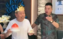 潘长江大寿破圈，娱乐圈最真的情不在热搜，在包厢