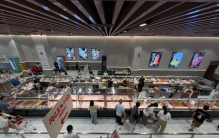 高端酒店不摆架子了！武汉这家店把大堂改成超市卖200种菜，生意爆了