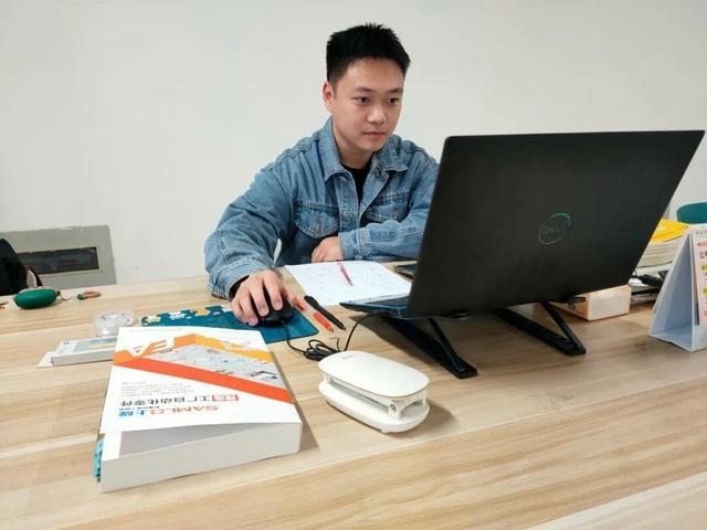 宿舍最不起眼的老五,靠五万做标准件四年赚两百万?