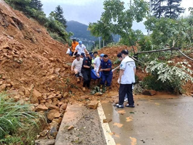 广西暴雨刘强东两举动抢镜,十八年积淀兑现信任,口碑暴涨