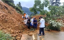 广西暴雨刘强东两举动抢镜，十八年积淀兑现信任，口碑暴涨