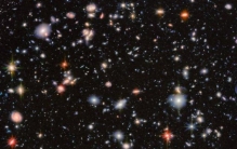 宇宙深处忽然多了31个古老类星体：我们和138亿年前的光
