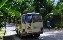 世界上最“可怜”的国家：只有2辆公交车，本地人吃菜都奢侈
