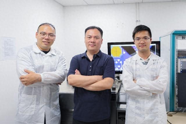 首款毫秒级神经动力学芯片问世,较英伟达GPU提速50.38至478.18倍