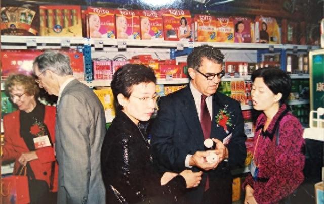 “义乌就是我的大海” ——从皮蛋摊到健康小镇,一个女商人与一座城的40年