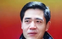老戏骨陈宝国坦言没钱没卡！背后真相，撕开娱乐圈最稀缺的深情