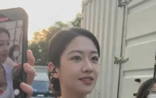 向涵之被夸身材，夸的不是人，是内娱那套最会卖的健康模板