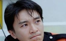 哎哟，这个果然不假啊，周星驰的福相在脸上显现，平和的性格与简朴的生活方式让他成为娱乐圈里最稳健的姿态与正能量的象征