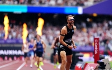 3分42秒66！科尔打破1英里27年尘封世界纪录，英伦夜空见证新王！