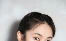 一个抛弃，一个托举，两种“父亲”的选择，让张佳宁活成了娱乐圈最清醒的存在
