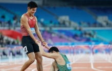 新科世界纪录保持者萨普火热继续，12秒89夺冠独占历史第一人，领先古巴梅能德斯和美国坎宁安
