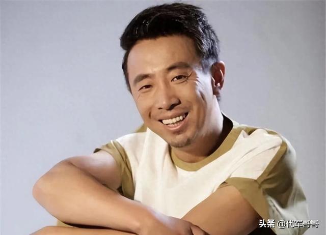 53岁范雷近况曝光!娶圈外美女谢莉生一女,如今一家三口生活美满