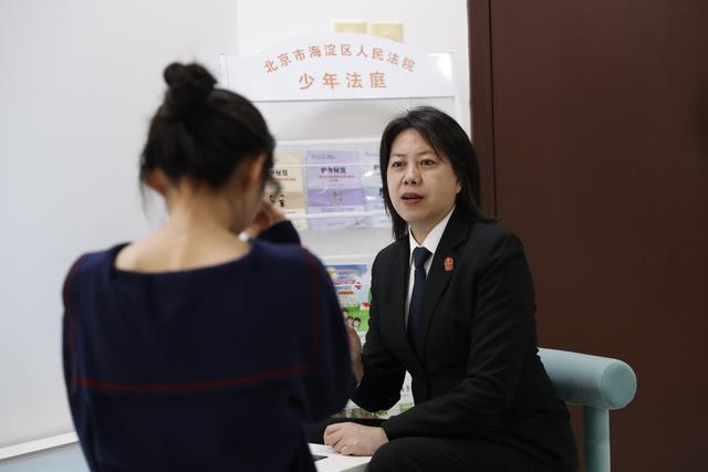 “选爸爸还是选妈妈?”一位女法官听见孩子没说出的真心话