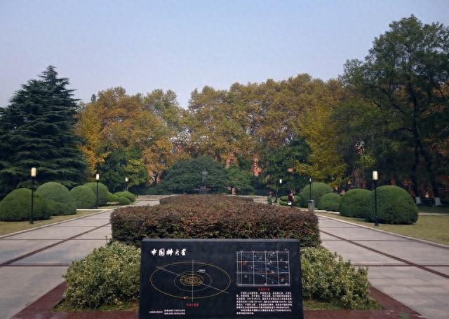 中科大vs华中科大,两大顶尖科技名校,到底谁更值得报考?