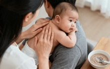 养娃开销越来越高，凉鞋卖179元，成本才37块8？母婴行业太暴利