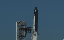 星舰第13次试飞实现里程碑突破：首次部署商用卫星，迈入商业运载全新阶段