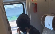 别拿艺人身份当挡箭牌！李权哲霸座事件：规则面前，明星也无特权