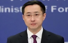 斯洛伐克获最高规格接待，踏进人民大会堂后，一个承诺让西方懵了