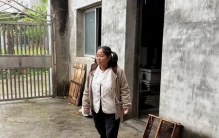 不识字也不懂带货，一个被三十万“儿女”簇拥的母亲