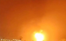 伊朗终于反击？沙特凌晨传爆炸声，美军眼睁睁世界最大炼油厂爆炸