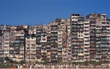 《没有阳光的城市：九龙城寨为何成为世界人口密度最高的地方？》