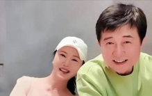 65岁付笛生近况：坐拥二环四合院，妻子冻龄，儿子走出专属音乐路