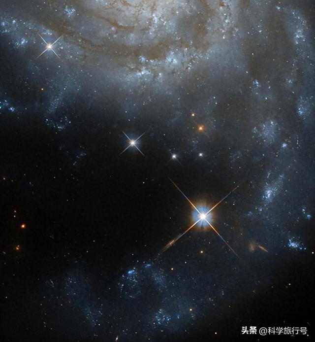天文学家发现了宇宙中最亮的光点,并用韦伯望远镜进行了拍摄