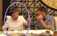 明星饭局偷拍事件迎来舆论反转，贾冰风波撕开成年人社交残酷真相