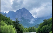 DeepSeek评选国内十大必游景点，九寨沟排第3，长江三峡遗憾落选
