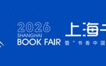 上海书展第二天，作家梁晓声在全球最高书店与读者分享，复旦老同学也来看他了