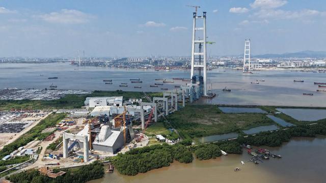 140万吨定海神针扎根珠江口!世界最大悬索桥锚碇今日完工