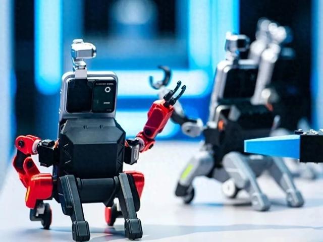 万元买台手机？荣耀Robot Phone首销前夜，谁在等答案谁在等笑话
