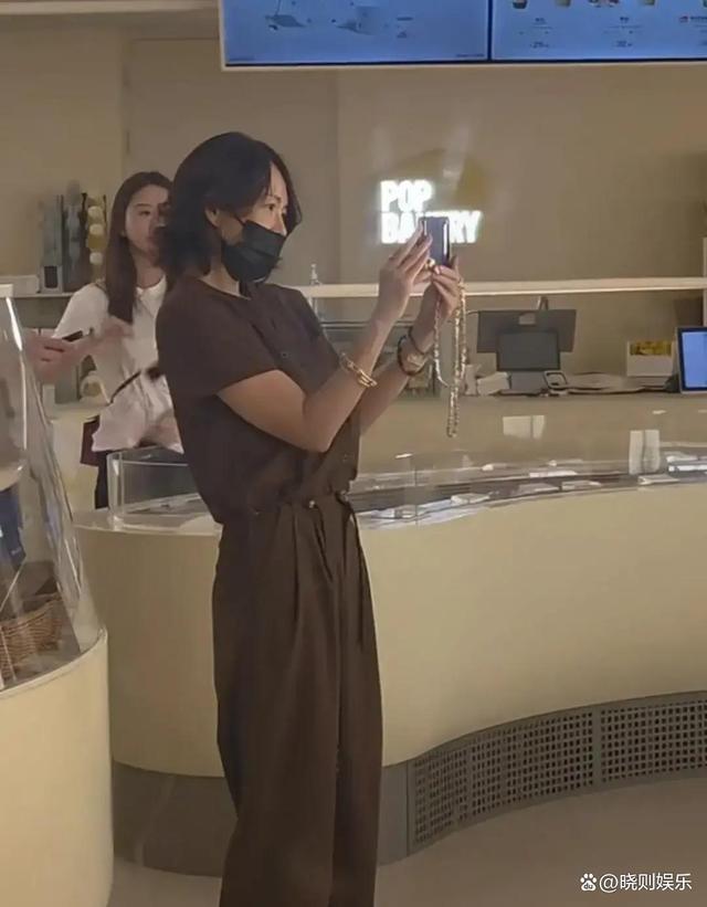 章子怡阿那亚买首饰被夸封神，47岁状态到底有多能打
