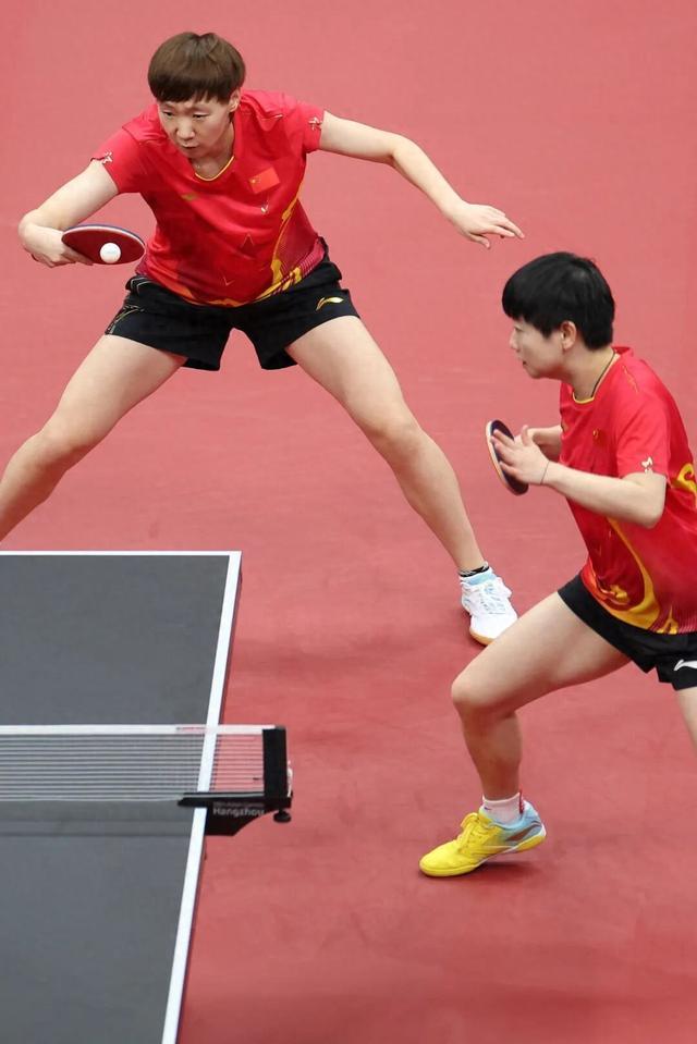 国际乒联最新一期世界排名出炉，孙颖莎第一、王曼昱第二，俩人积分破万