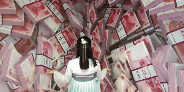 天降横财从不挑普通人,只挑敢接的人:钱真的认人