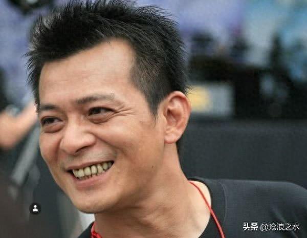 黄日华:港圈最傻顶流!扔掉亿万身家,宁折不弯,活成唯一真大侠