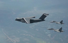 官方实拍：运油20A给歼16空中加油，中国空军9小时飞抵埃及