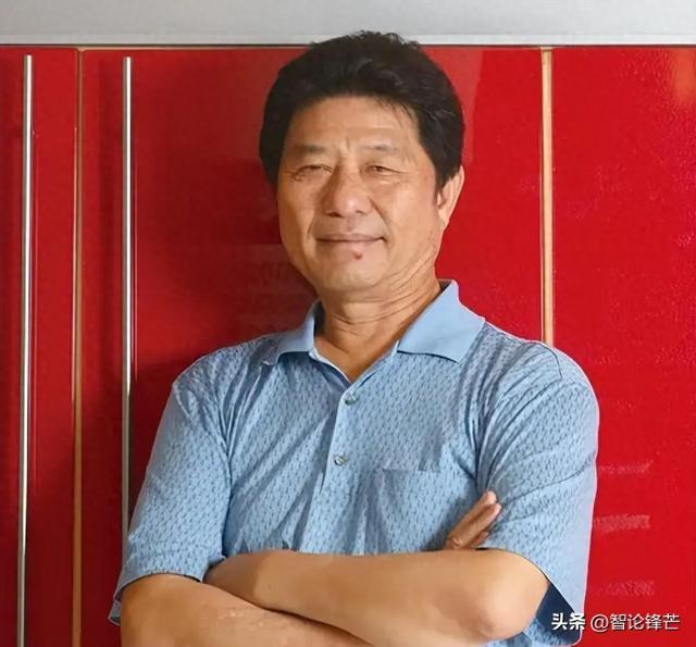 小学没毕业,85岁成台湾首富:他靠"两根铁条"干翻郭台铭