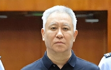许家印判无期，王健林却因一举动被全网夸爆