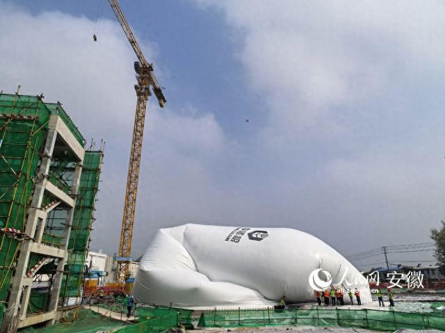 万吨粮仓“吹”出科技储粮新“膜”样