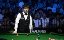 赵心童5-1横扫罗伯逊，登顶世界第一，武汉公开赛晋级四强！